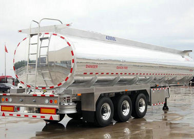 China Vloeibaar Brandbaar AardolieWegvervoer 44000 Liter 3 de Brandstoftanker van het Assenaluminium leverancier