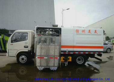 China De vrachtwagen Opgezette Veger van de Wegvangrail voor Wegomheining het Schoonmaken met Borstels1000l Water leverancier